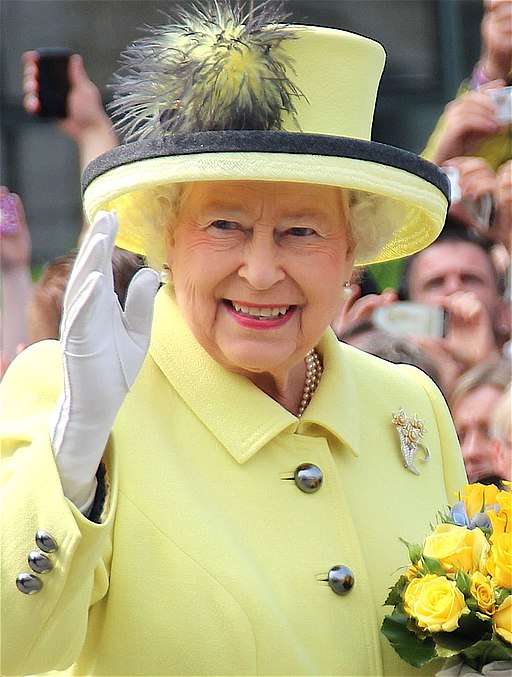 Taille Reine Elizabeth 2