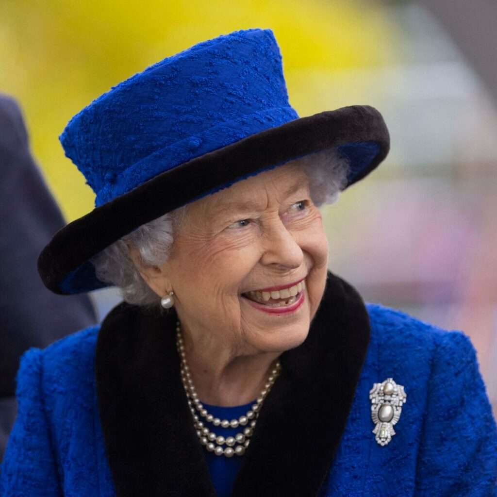Taille Reine Elizabeth 2