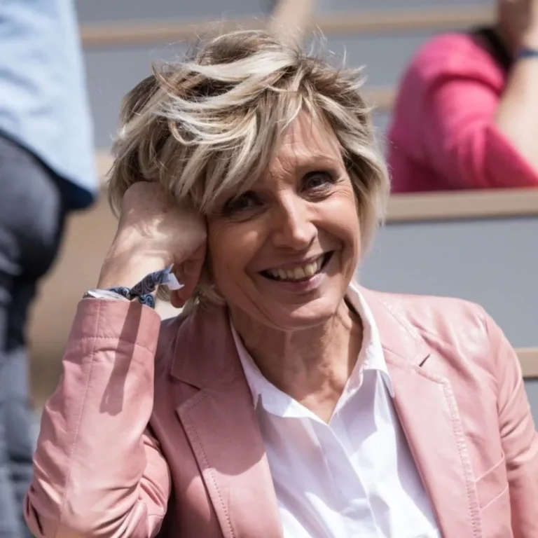 Evelyne Dhéliat Et Son Fils