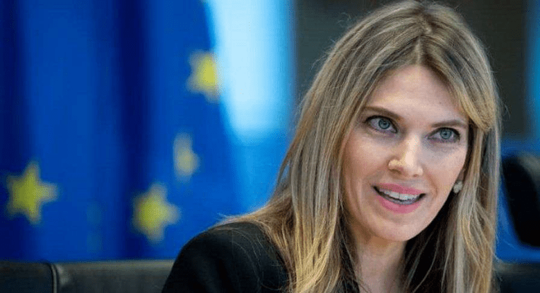 Wikipedia - Samantha De Bendern Conjoint